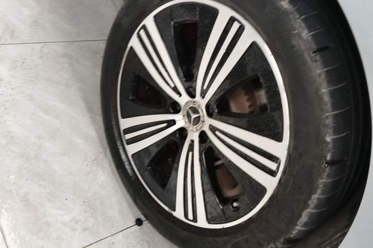 Used Mercedes-Benz EQE 2022 350 Luxury Edition Right Rear Wheel Hub