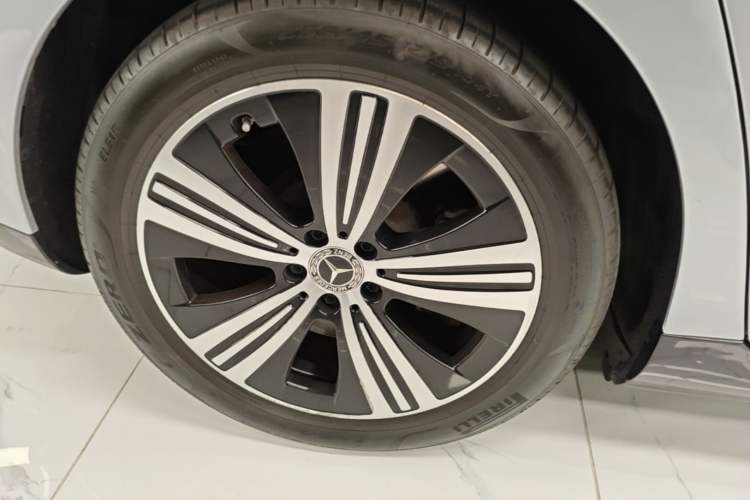 Used Mercedes-Benz EQE 2022 350 Luxury Edition Right Rear Wheel Hub