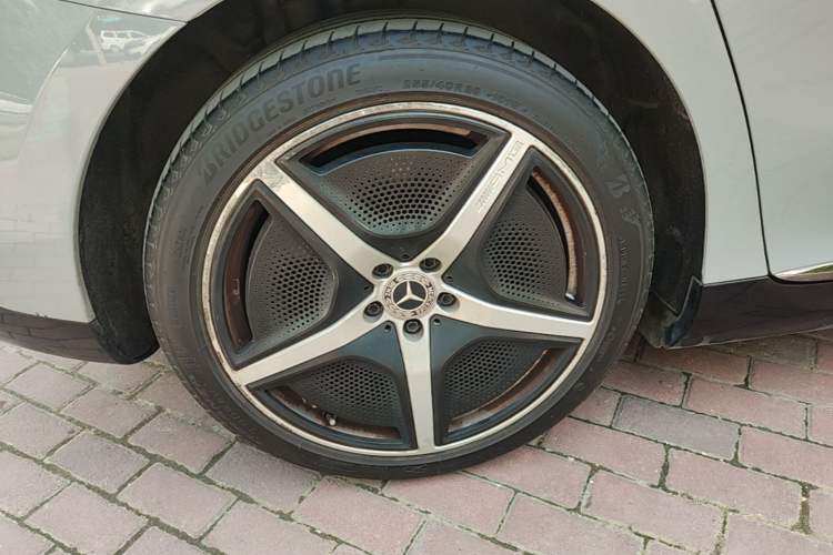 Used Mercedes-Benz EQE 2022 350 First Edition Special Version Right Rear Wheel Hub