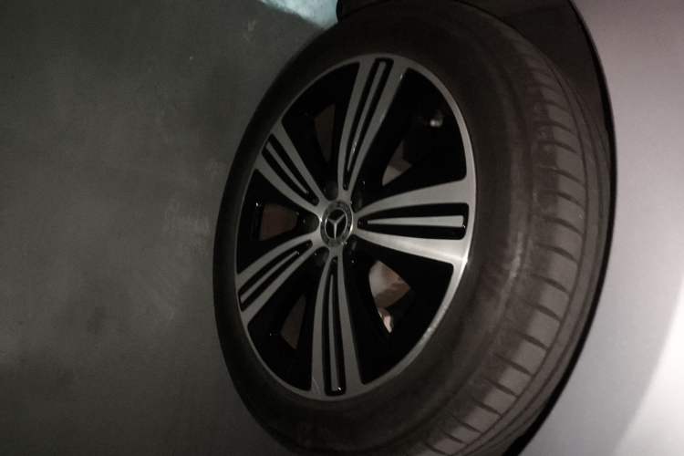 Used Mercedes-Benz EQE 2022 350 Luxury Edition Right Rear Wheel Hub
