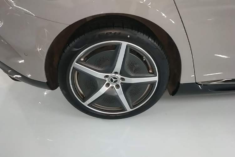 Used Mercedes-Benz EQE 2022 350 First Edition Special Version Right Rear Wheel Hub