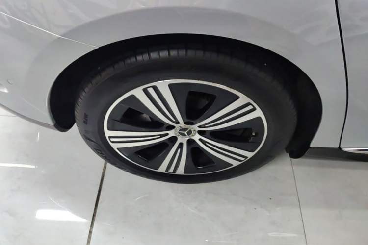 Used Mercedes-Benz EQE 2022 350 Luxury Edition Right Rear Wheel Hub