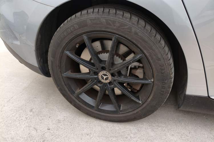 Used Mercedes-Benz EQE 2022 350 Pioneer Edition Right Rear Wheel Hub