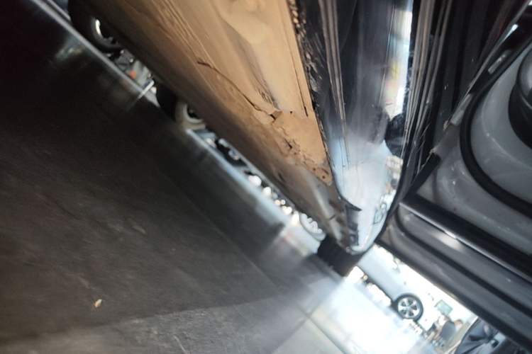 Used Mercedes-Benz EQE 2022 350 Luxury Edition Right Side Sill