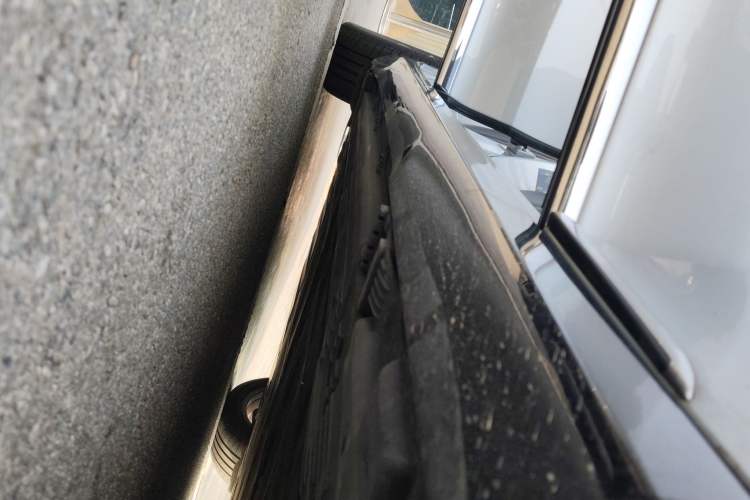 Used Mercedes-Benz EQE 2022 350 Pioneer Edition Right Side Sill