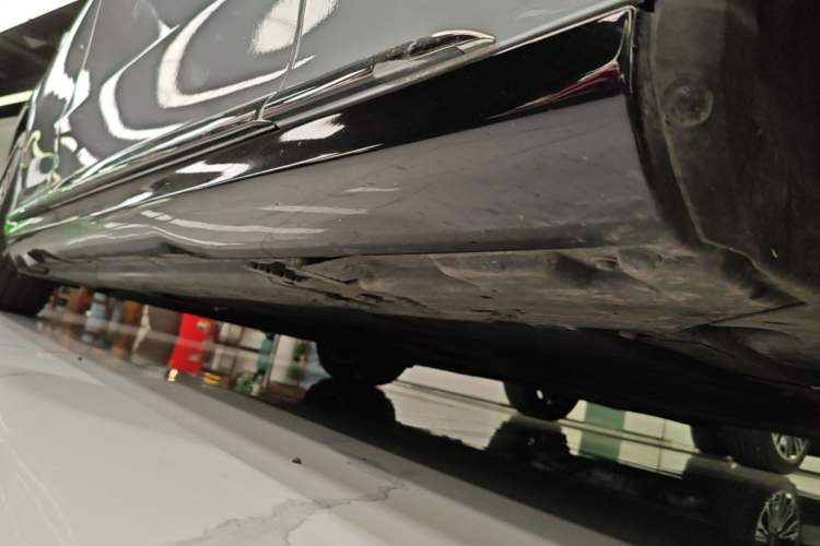 Used Mercedes-Benz EQE 2022 350 Luxury Edition Right Side Sill