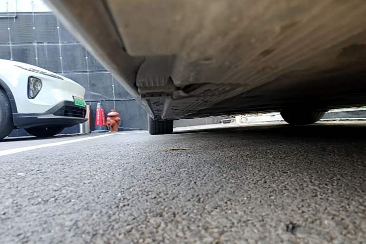 Used Mercedes-Benz EQE 2022 350 Luxury Edition Right Side Sill