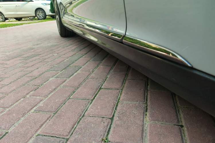 Used Mercedes-Benz EQE 2022 350 First Edition Special Version Right Side Sill