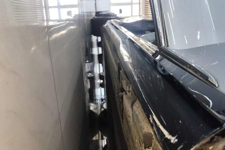 Used Mercedes-Benz EQE 2022 350 Luxury Edition Right Side Sill