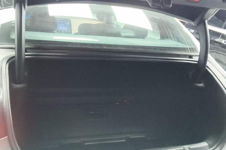 Used Mercedes-Benz EQE 2022 350 Luxury Edition Trunk