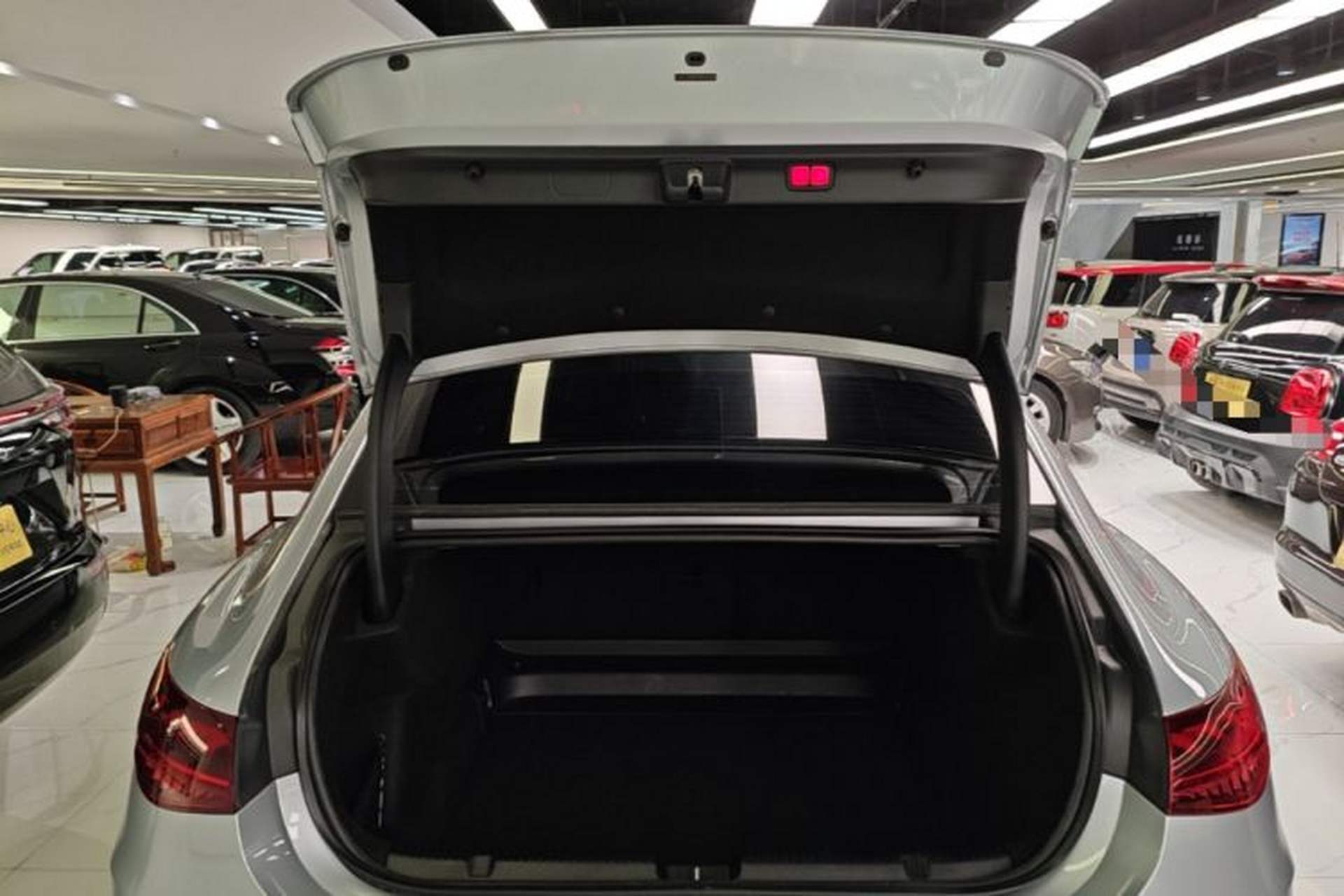 Used Mercedes-Benz EQE 2022 350 Luxury Edition Trunk