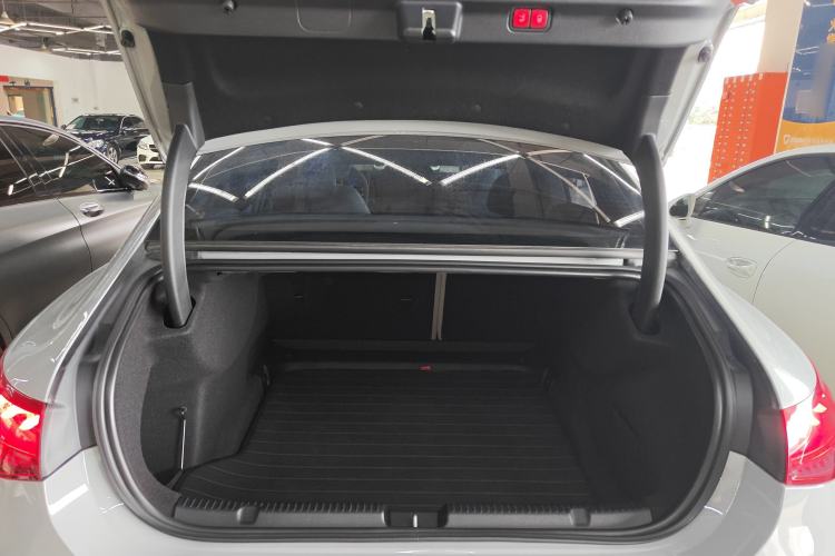 Used Mercedes-Benz EQE 2022 350 Luxury Edition Trunk