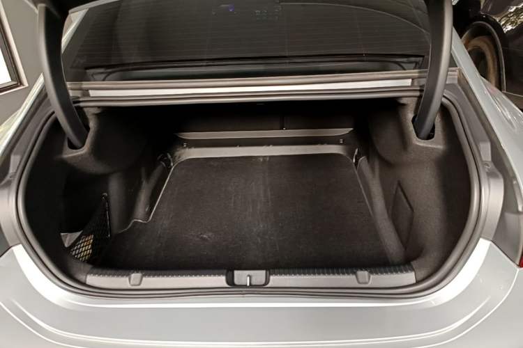 Used Mercedes-Benz EQE 2022 350 Luxury Edition Trunk