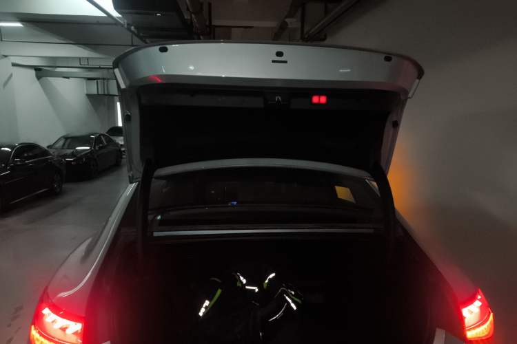Used Mercedes-Benz EQE 2022 350 Luxury Edition Trunk