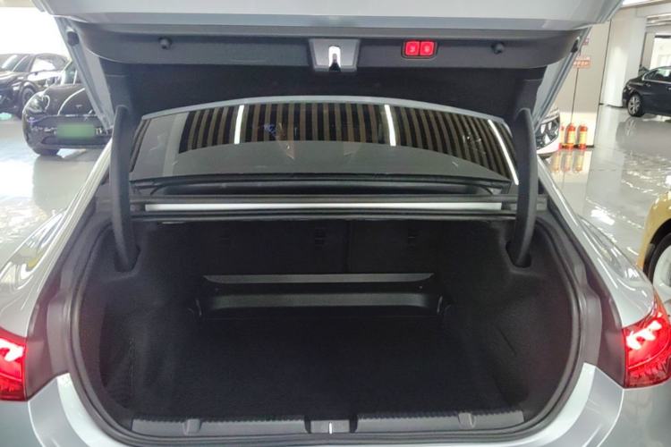 Used Mercedes-Benz EQE 2022 350 Luxury Edition Trunk