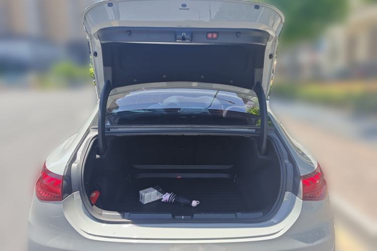 Used Mercedes-Benz EQE 2022 350 Luxury Edition Trunk