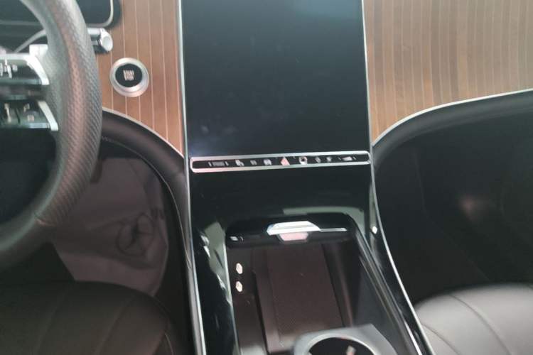 Used Mercedes-Benz EQE 2022 350 Luxury Edition Audio And AC Panel