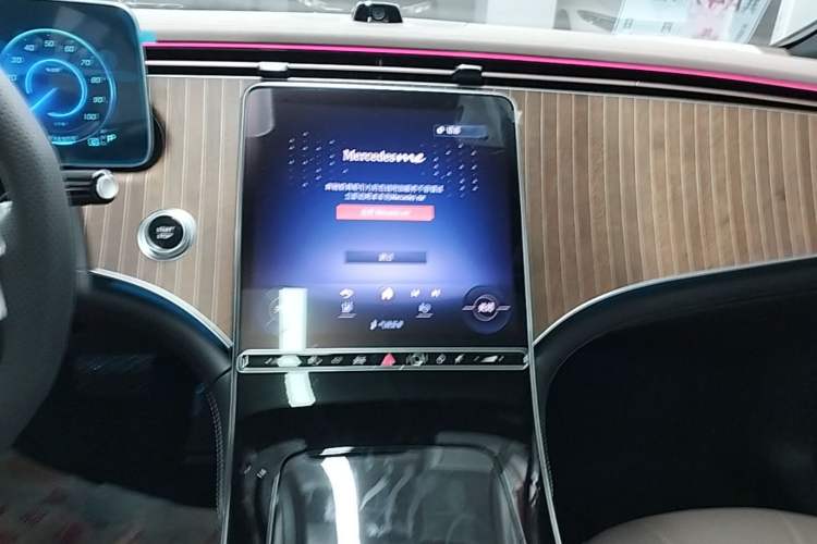 Used Mercedes-Benz EQE 2022 350 Pioneer Edition Audio And AC Panel