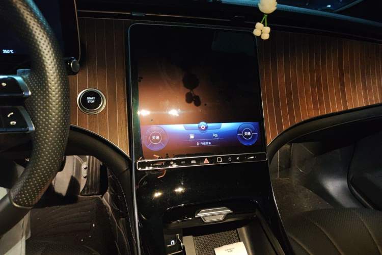 Used Mercedes-Benz EQE 2022 350 Pioneer Edition Audio And AC Panel