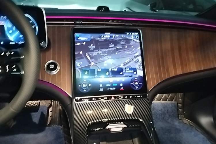 Used Mercedes-Benz EQE 2022 350 Luxury Edition Audio And AC Panel