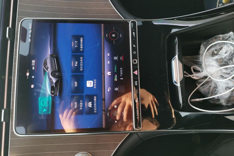 Used Mercedes-Benz EQE 2022 350 Luxury Edition Audio And AC Panel