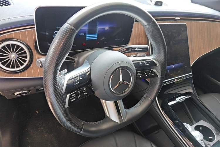 Used Mercedes-Benz EQE 2022 350 Pioneer Edition Center Console