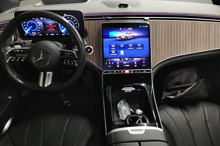 Used Mercedes-Benz EQE 2022 350 Luxury Edition Center Console