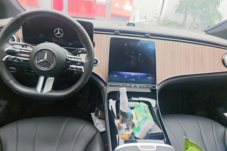 Used Mercedes-Benz EQE 2022 350 Luxury Edition Center Console