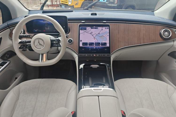 Used Mercedes-Benz EQE 2022 350 Luxury Edition Center Console