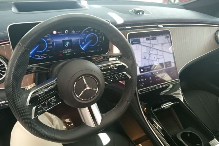 Used Mercedes-Benz EQE 2022 350 Luxury Edition Center Console