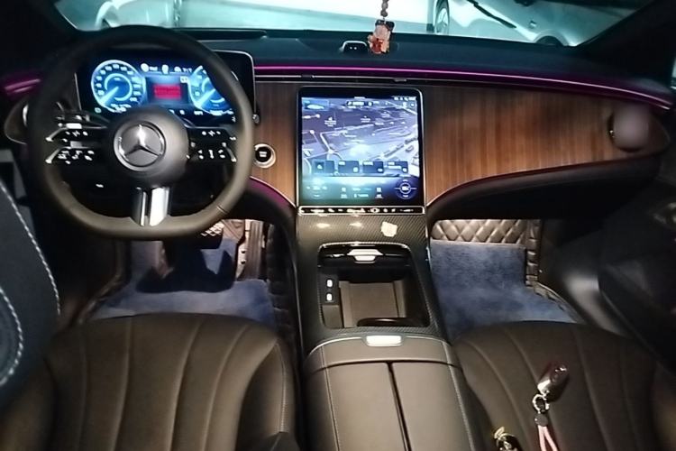 Used Mercedes-Benz EQE 2022 350 Luxury Edition Center Console