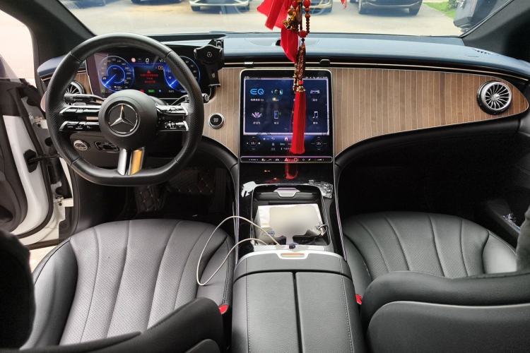 Used Mercedes-Benz EQE 2022 350 Luxury Edition Center Console