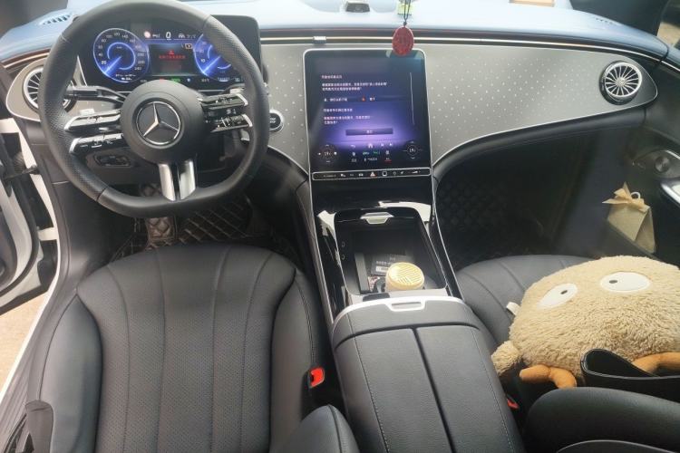 Used Mercedes-Benz EQE 2022 350 First Edition Special Version Center Console