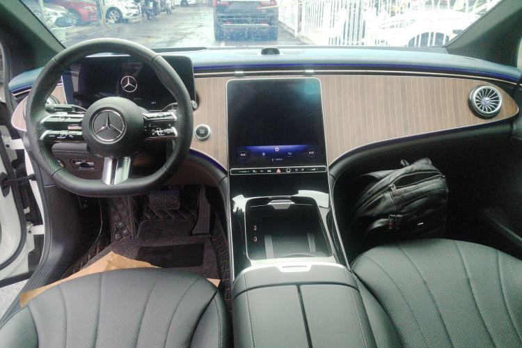 Used Mercedes-Benz EQE 2022 350 Luxury Edition Center Console