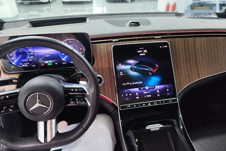 Used Mercedes-Benz EQE 2022 350 Luxury Edition Center Console
