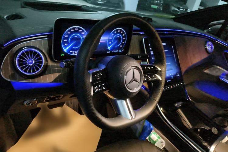 Used Mercedes-Benz EQE 2022 350 Luxury Edition Center Console