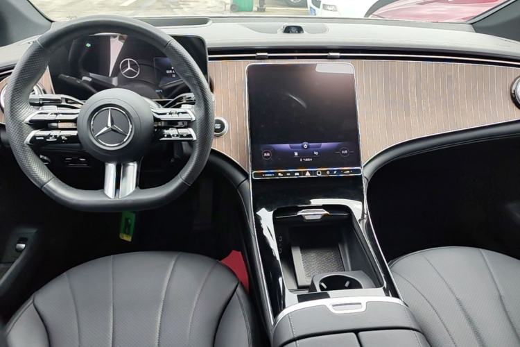 Used Mercedes-Benz EQE 2022 350 Luxury Edition Center Console