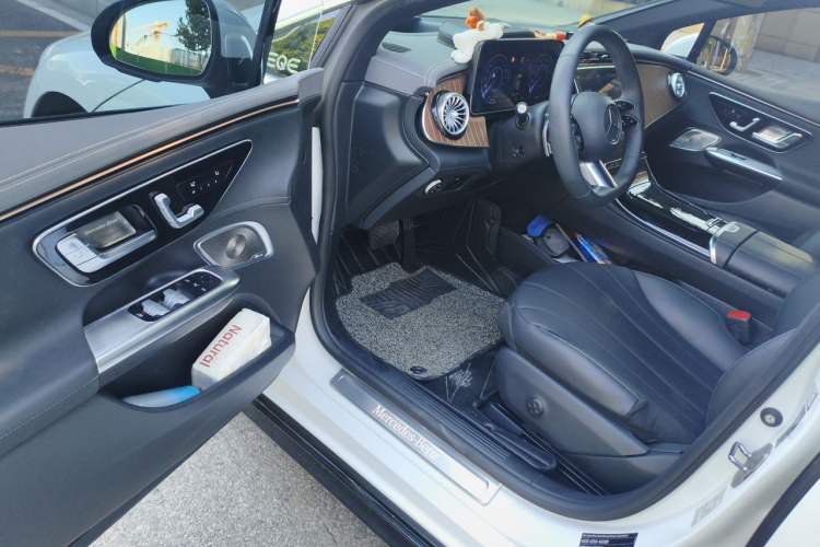 Used Mercedes-Benz EQE 2022 350 Luxury Edition Driver Seat
