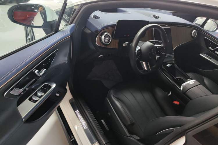 Used Mercedes-Benz EQE 2022 350 Luxury Edition Driver Seat