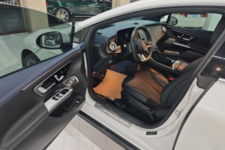Used Mercedes-Benz EQE 2022 350 Luxury Edition Driver Seat