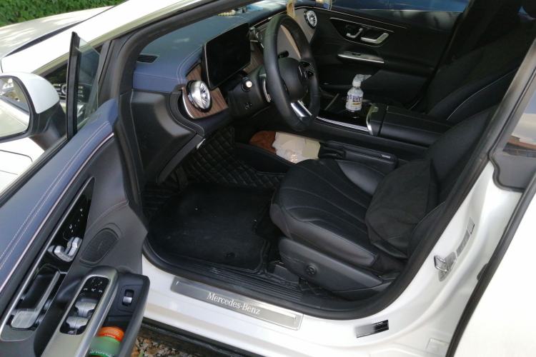Used Mercedes-Benz EQE 2022 350 Pioneer Edition Driver Seat