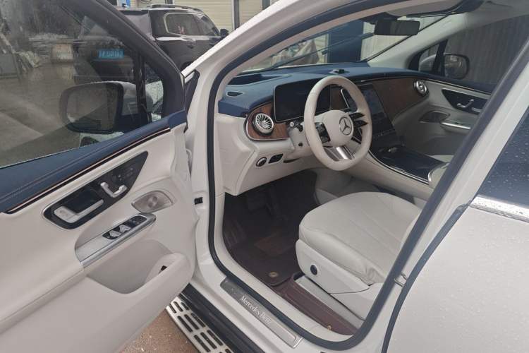 Used Mercedes-Benz EQE 2022 350 Luxury Edition Driver Seat