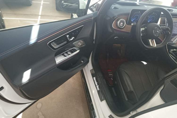 Used Mercedes-Benz EQE 2022 350 Luxury Edition Driver Seat