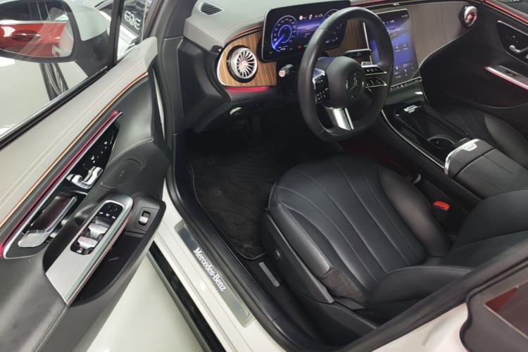 Used Mercedes-Benz EQE 2022 350 Luxury Edition Driver Seat