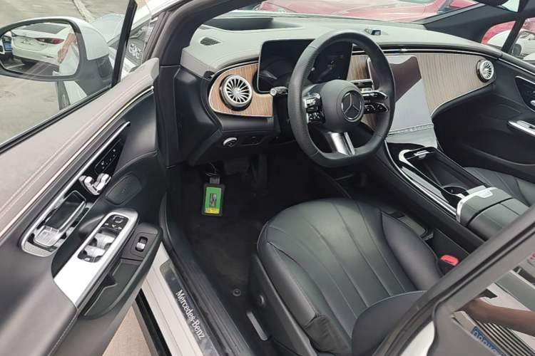 Used Mercedes-Benz EQE 2022 350 Luxury Edition Driver Seat