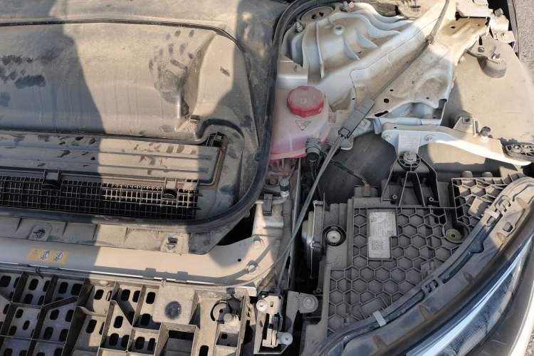 Used Mercedes-Benz EQE 2022 350 Luxury Edition Engine Bay Left