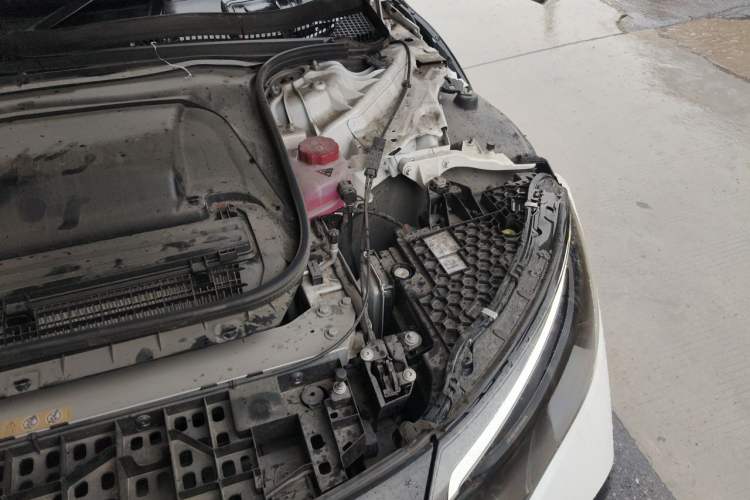 Used Mercedes-Benz EQE 2022 350 Luxury Edition Engine Bay Left