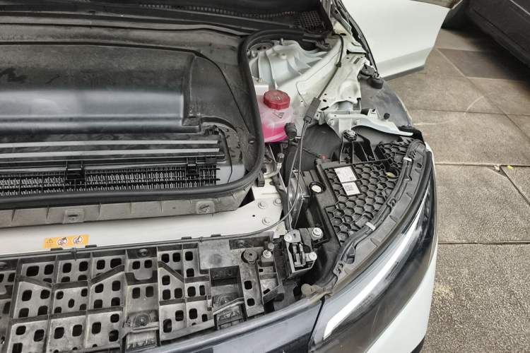 Used Mercedes-Benz EQE 2022 350 Luxury Edition Engine Bay Left