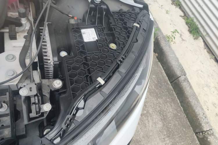 Used Mercedes-Benz EQE 2022 350 First Edition Special Version Engine Bay Left