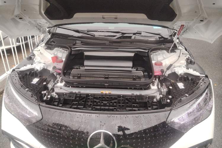 Used Mercedes-Benz EQE 2022 350 Luxury Edition Engine Bay